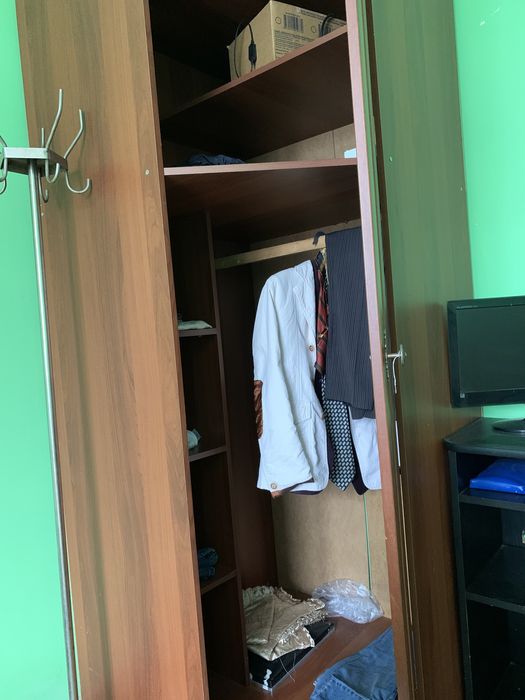 Продам Угловой Шкаф для одежды