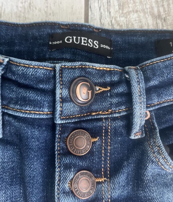 2бр Дамски скини дънки Guess 25 н