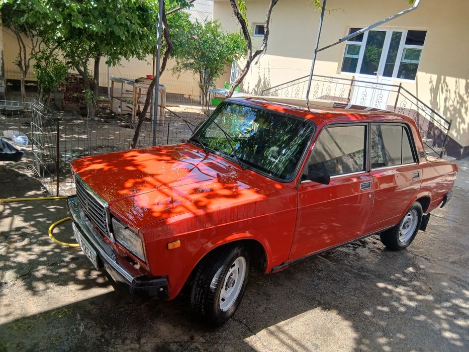ВАЗ 2107 сотилади.