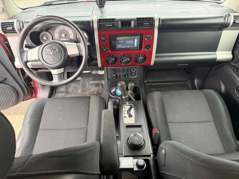 Toyota Fj cruiser 4х4* ЛЕБЕДКА* АВТОМАТ* РОЛБАР* УНИКАЛНА