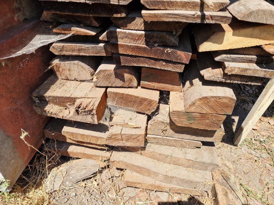 Дървен материал, талпи, около 2 кубика( 300 лвза 1м3 )