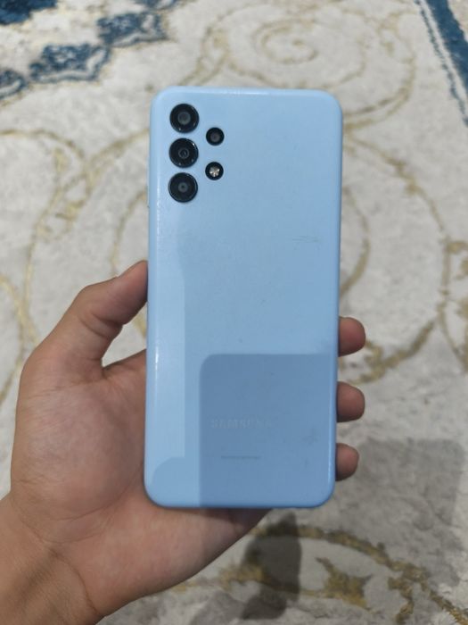 Samsung a13 256 pamyat yaxshi ishlaydi xamma narsasi otpechatokxam bor