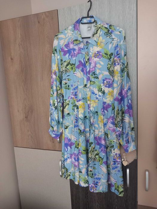 Дамска рокля само изпрана