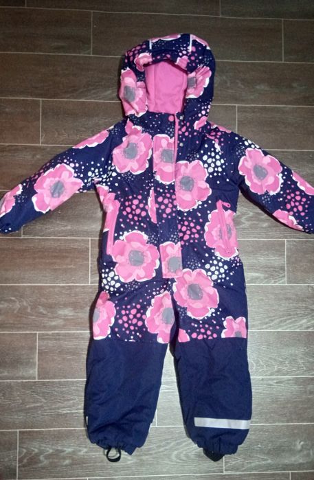 Продаю комбинезоны зимние