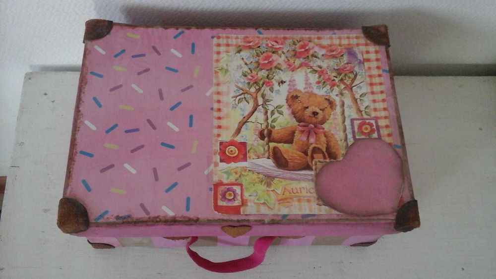 Кукольный домик-чемоданчик с куклой