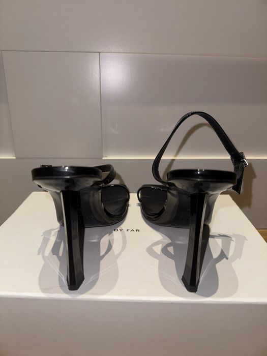 Сандали на ток By Far