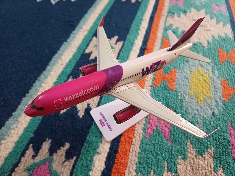 macheta avion jucarie