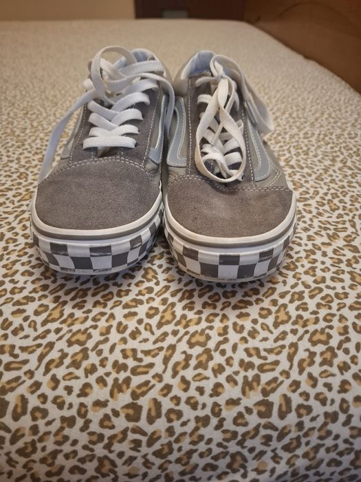 Vând adidasi Vans în condiții excelente, mărimea 37