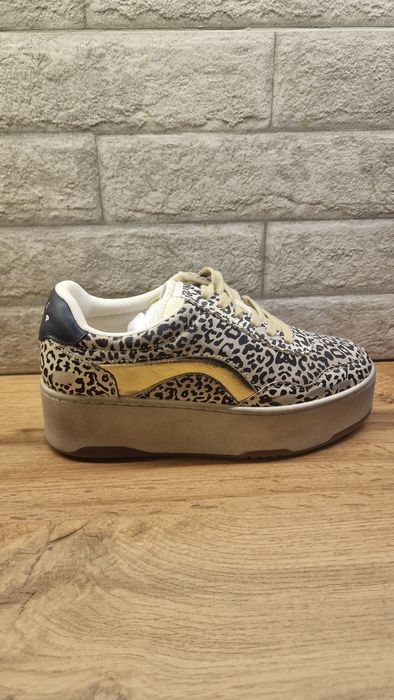 Кроссовки новые Bimba Y Lola