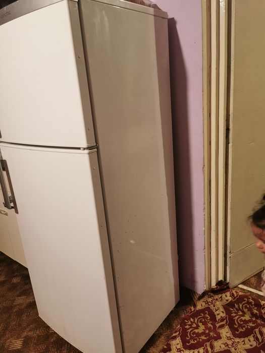 Vând frigider artic