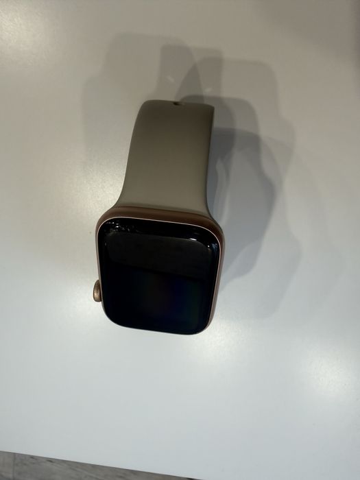 I Watch SE 44mm. Aluminium