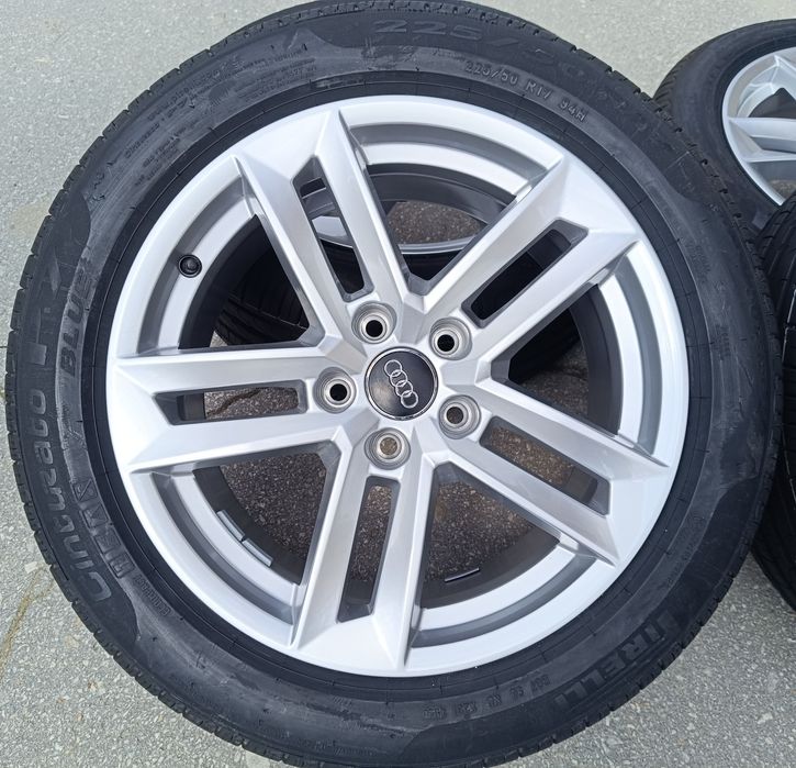 Оригинални джанти с гуми летни 17 цола за Audi A4 дот 2020г Нови!!!