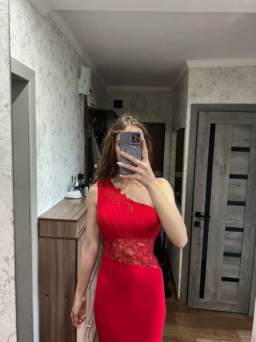 Платье вечернее продам