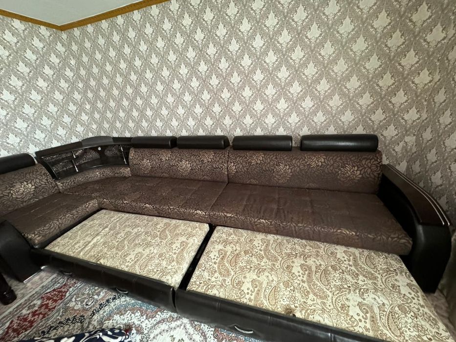 Продам диван для гостиной