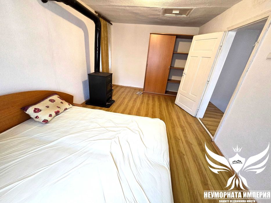 Продавам триетажна къща 162РЗП с 122кв.м. двор в с.Забърдо обл.Смолян