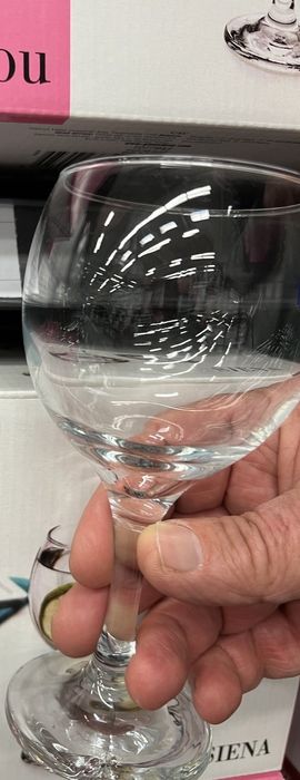 Стъклени чаши за вино