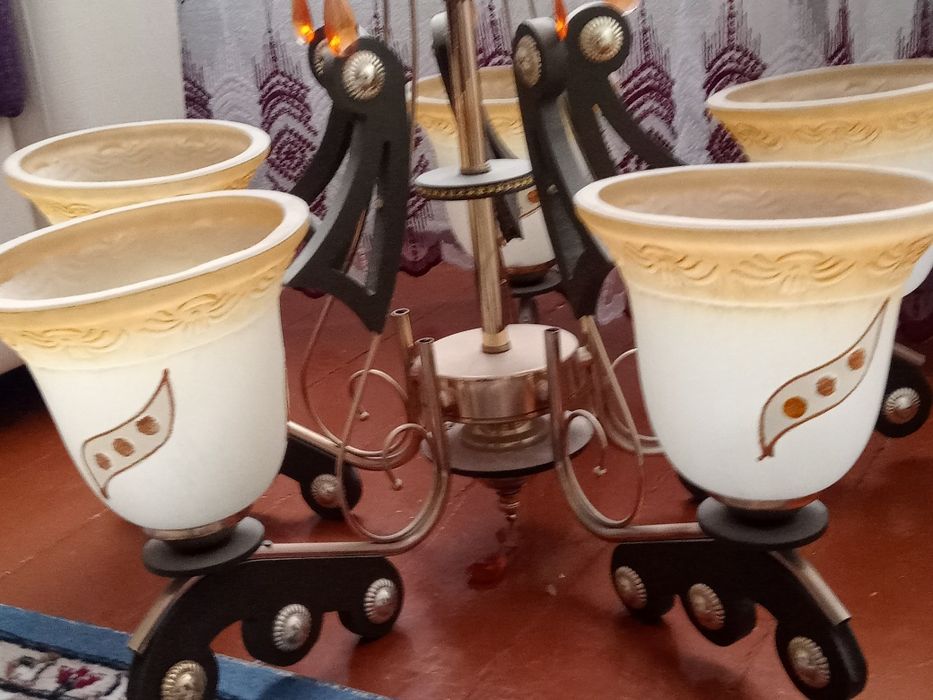 Продам Люстры рабочие