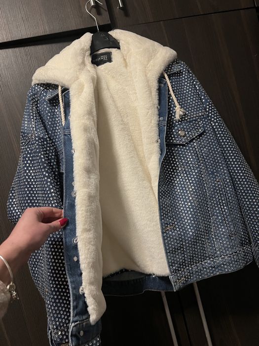 Уникално дамско яке с камъни и дебела подплата  намалено на 150лв