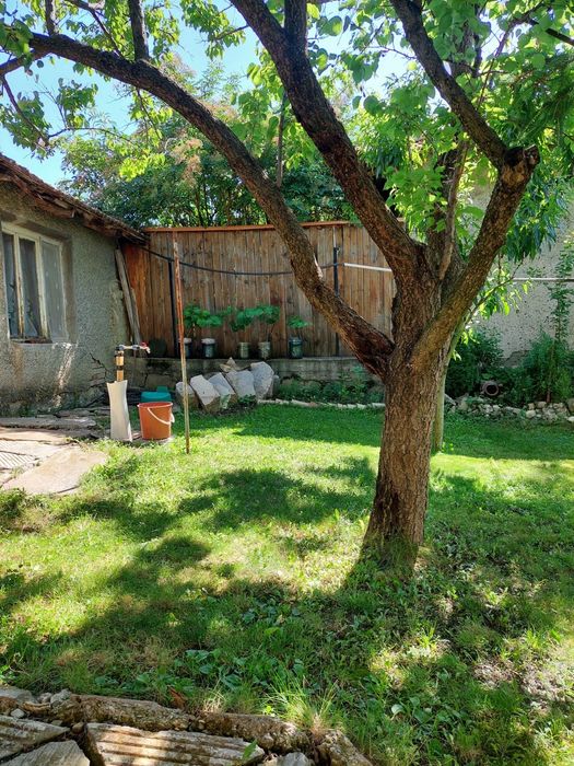 Продавача се масивна къща в кв. Въбел, гр. Търговище