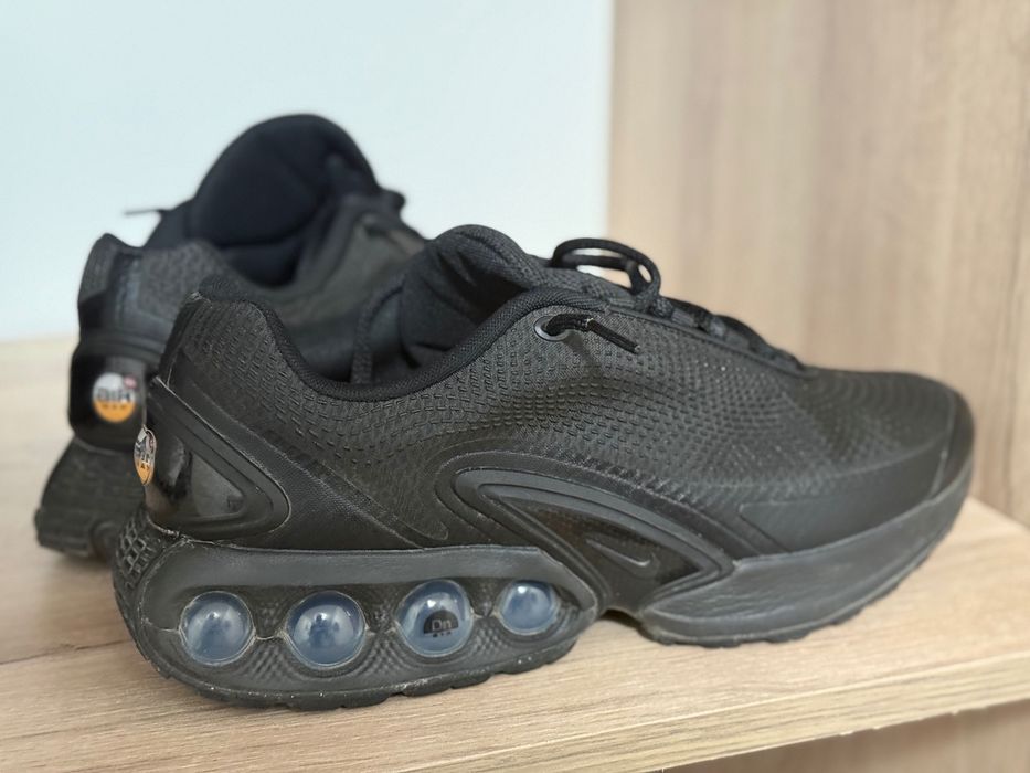 Продавам обувки  Nike air max dn