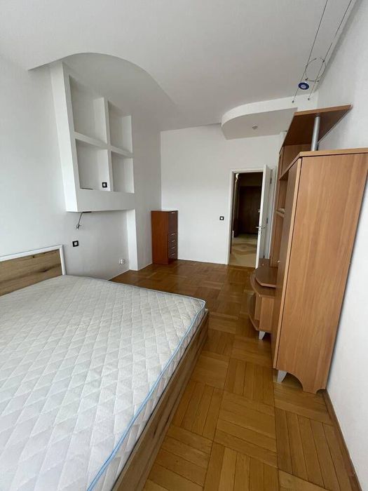 Дава се под наем Многостаен апартамент в Пловдив, Център - 170 кв.м за 900 € - Снимка #2