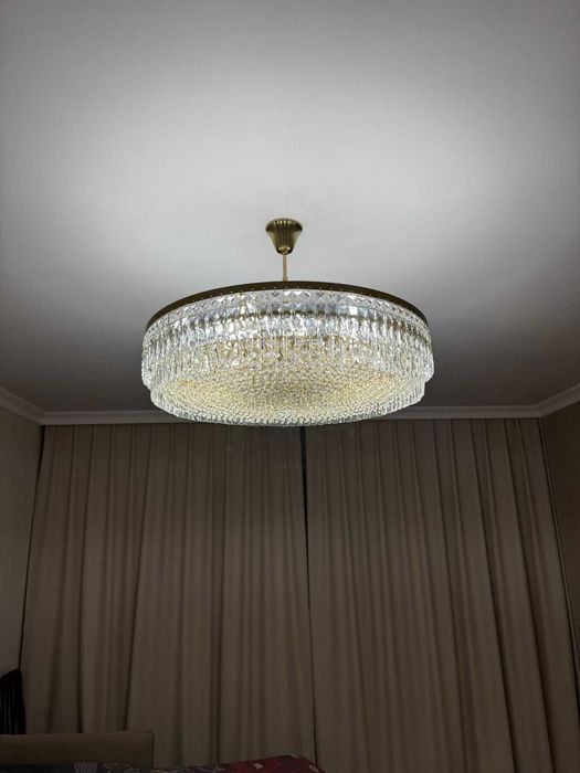 продам шикарную люстру