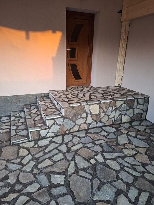 Grătare rustice și foișoare și piatră naturală