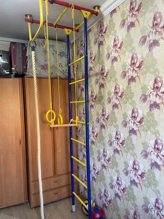 Турник с канатом и кольцами