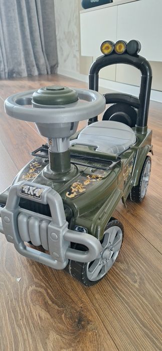 Продам детскую машинку