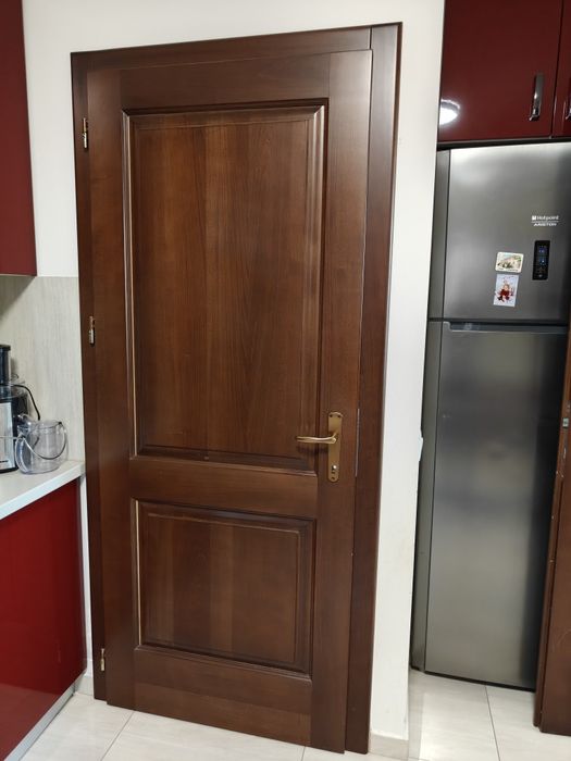 Vând 8 uși interior din lemn masiv de tei, cu toc