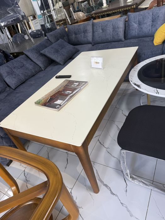 Стол новый уступим молочного цвета на 6 человек. Stol yangi 6 kishilik