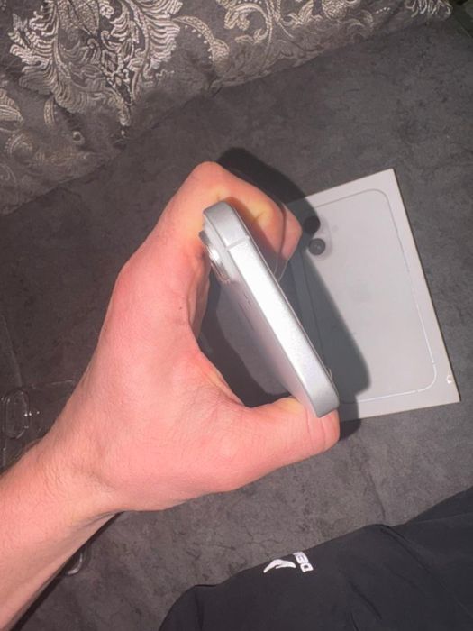 Айфон 16, акб 100%