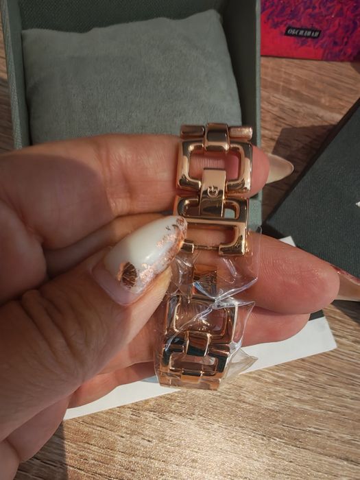 Часовник GUESS-дамски