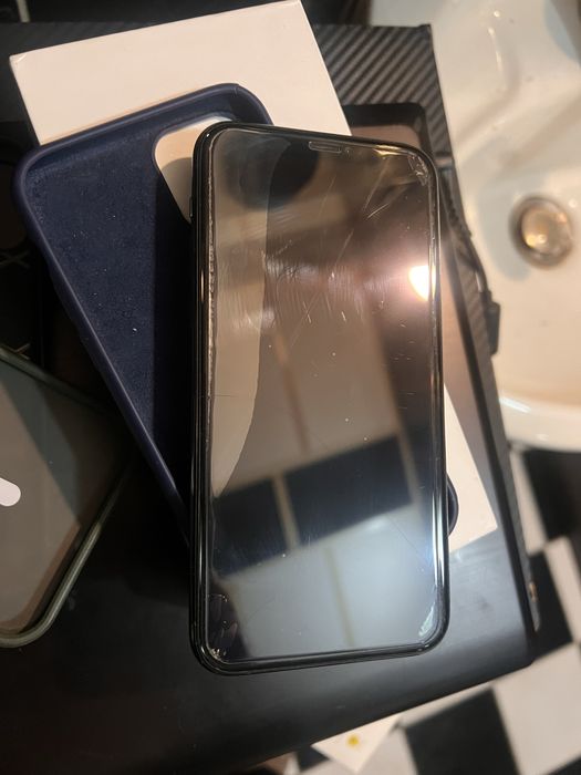 Iphone 11 pro 256GB - проблем с екрана