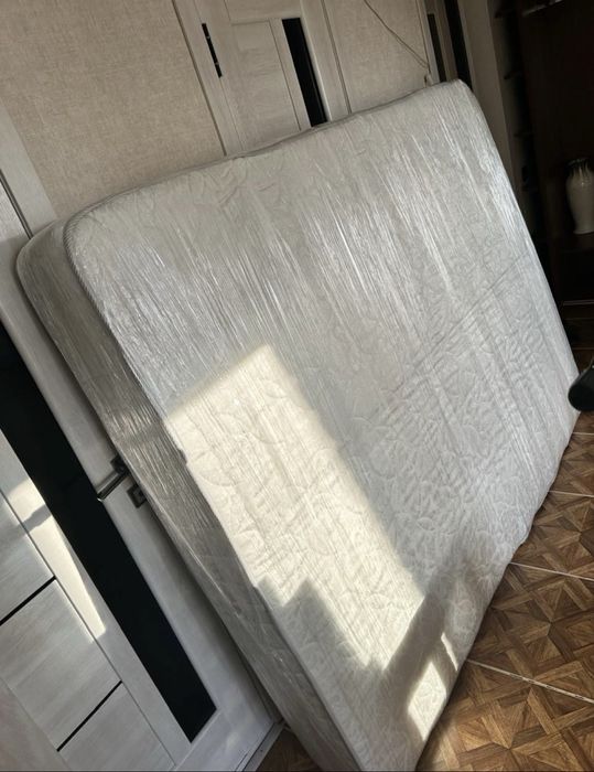 Продам кровать с матрасом