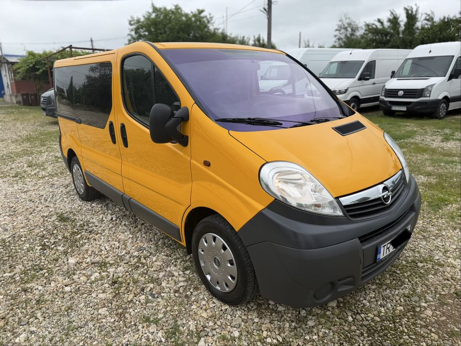 Opel Vivaro 2016 - 2.0Diesel -9 locuri