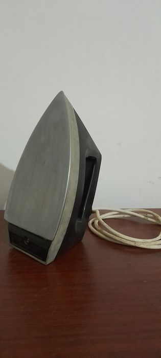 Утюг сатылады бахасы келисимли