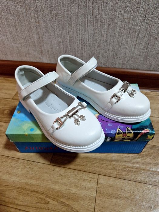 Продам туфли для  девочки