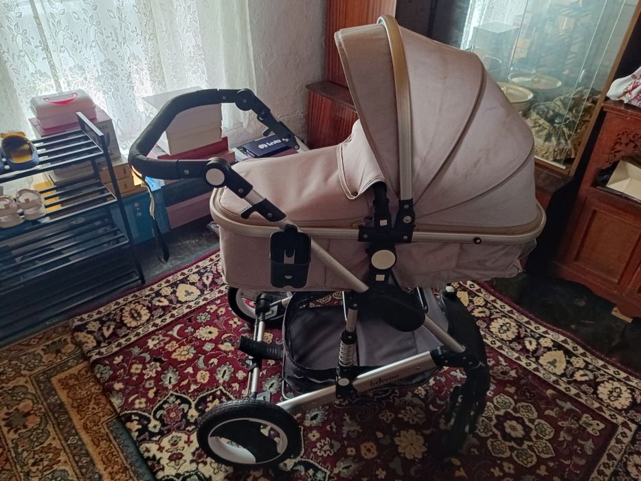 Продам коляску фирмы Belecoo, и детский манеж.
