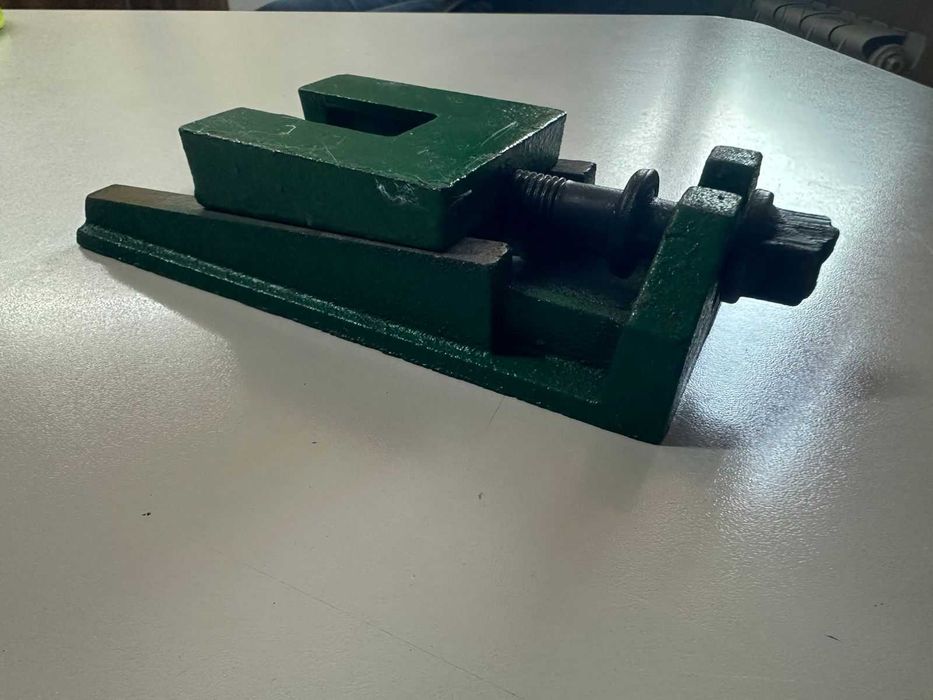 Клиновой домкрат , опора для станка