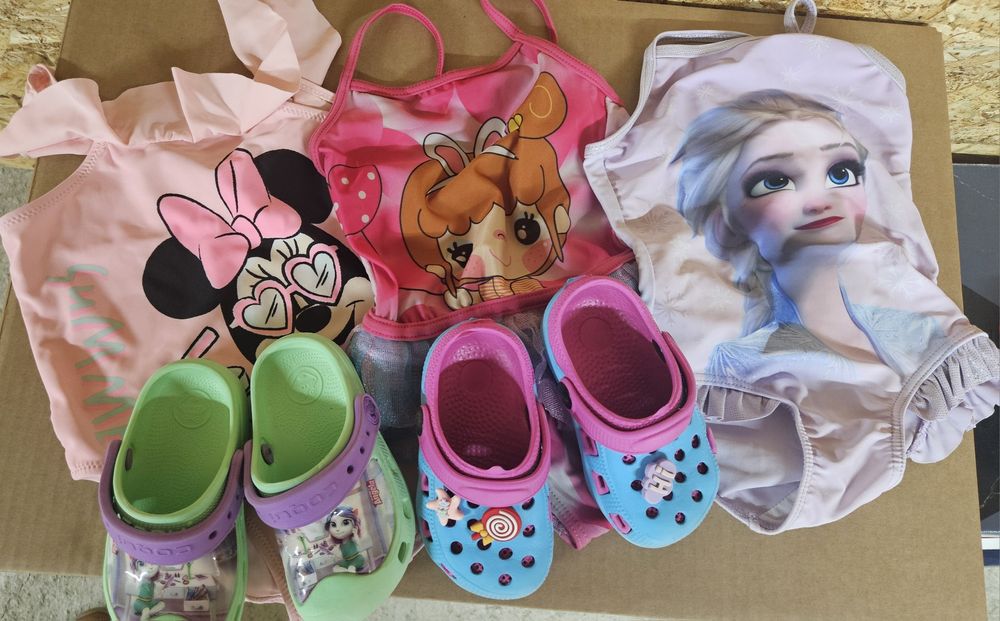 Lot costume de baie fetite  mar 92 + papucei tip Crocs mar 24