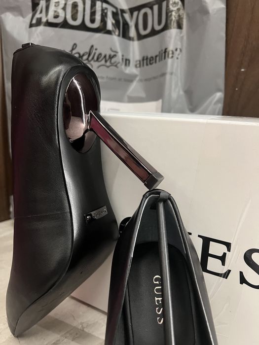 Обувки на висок ток Guess Оригинални