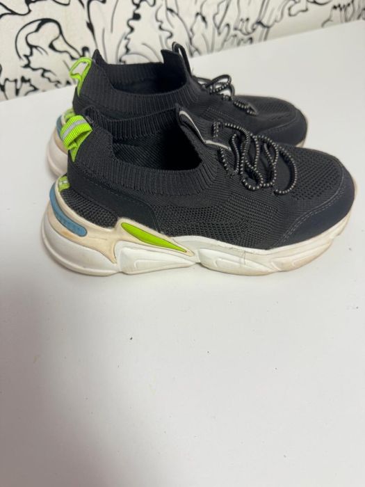 Продам детскую обувь