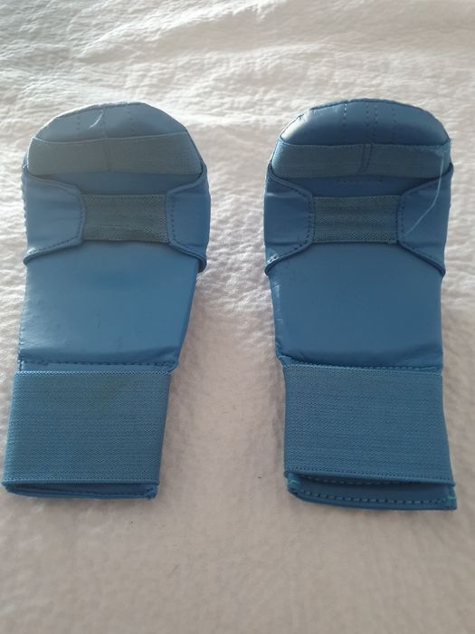 Manusi karate în stare buna puțin folosite