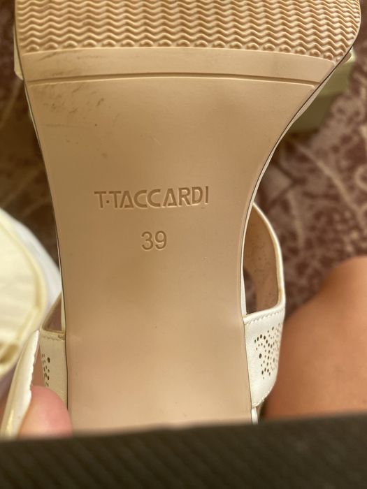 Продам босоножки