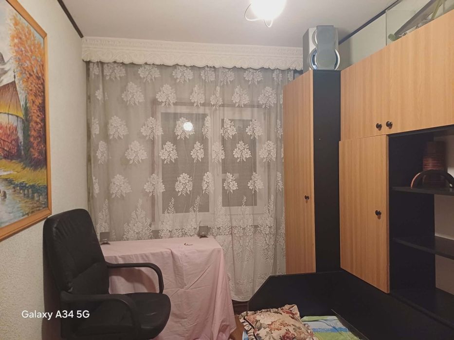 Vând Apartament 3camere  etajul trei