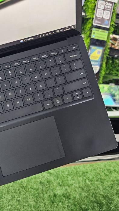 Surface - yengil ixcham jiddiy olib yurushga eng porfessional laptop!