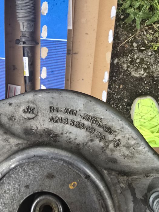 Предни амортисьори за W213.W205 оригинални. Мерцедес в перфектно състо