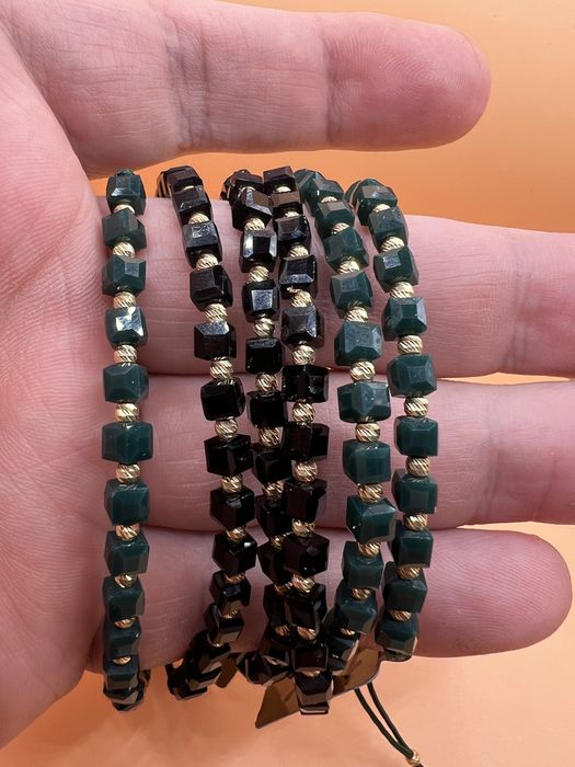 Продам золотые браслеты.