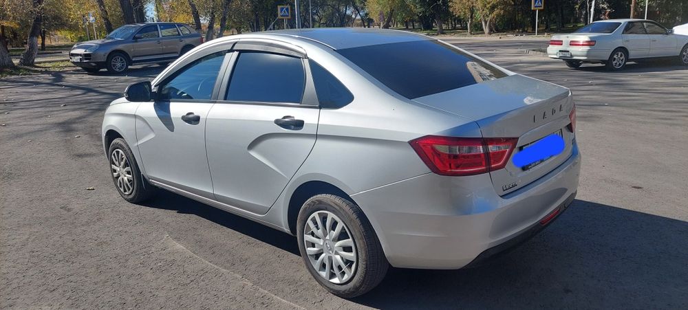 Лада Веста 2021 года.